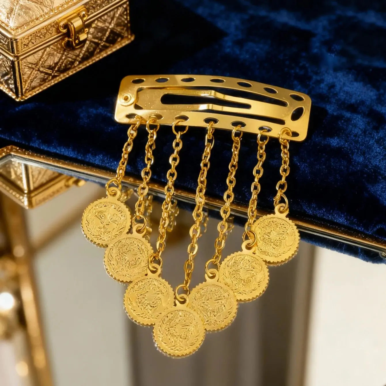 English (shortened)
Gold-Plated Turkish Coin Tassel Hair Clips – Kurdish Bridal Jewelry
Kurdish (Kurmanji)
Klipên Porê bi Sîkka Tirkî û Pûskên Zêr Pêlkirî – Zêrîna Bûkê Kurd
Kurdish (Sorani)
کلیپی قژ