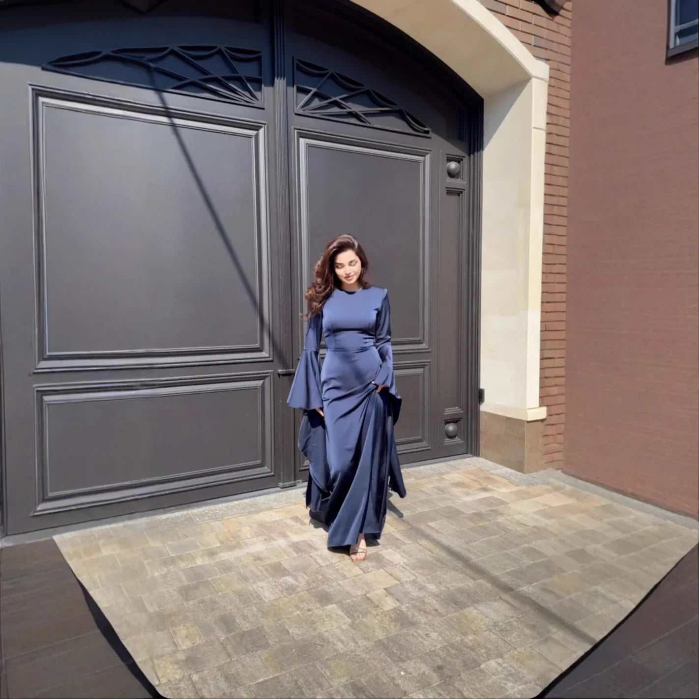 EnglishMuslim Women’s Evening Abaya Dress – Dubai Style KaftanKurdish (Kurmanji)Kincê Şevê ya Jinên Misilman – Abaya bi Şêwaza Dubaiyê û KaftanKurdish (Sorani)جلێکی شەوی ژنانی موسڵمان – ع