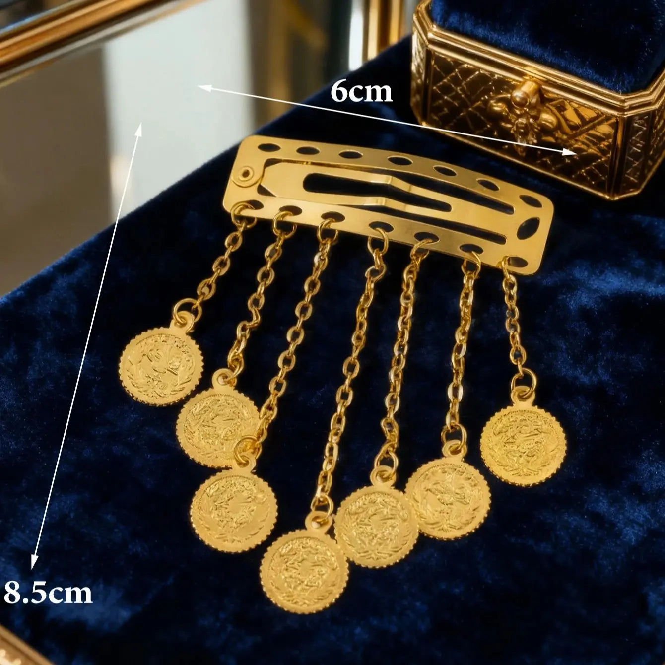 English (shortened)
Gold-Plated Turkish Coin Tassel Hair Clips – Kurdish Bridal Jewelry
Kurdish (Kurmanji)
Klipên Porê bi Sîkka Tirkî û Pûskên Zêr Pêlkirî – Zêrîna Bûkê Kurd
Kurdish (Sorani)
کلیپی قژ