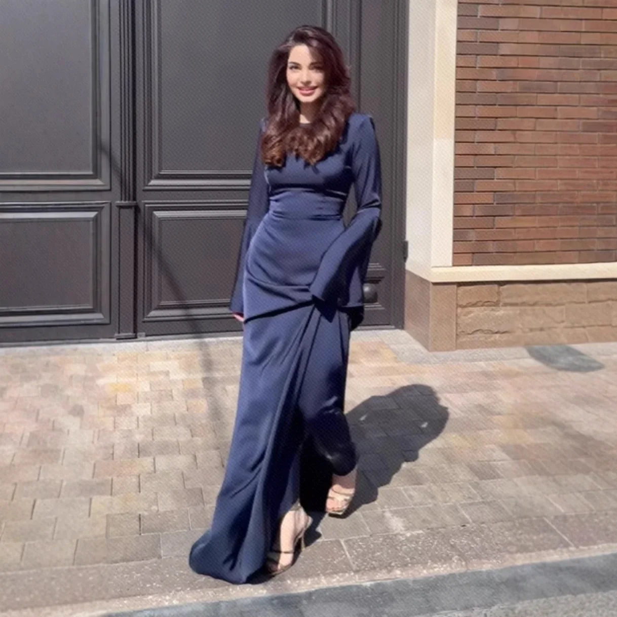 EnglishMuslim Women’s Evening Abaya Dress – Dubai Style KaftanKurdish (Kurmanji)Kincê Şevê ya Jinên Misilman – Abaya bi Şêwaza Dubaiyê û KaftanKurdish (Sorani)جلێکی شەوی ژنانی موسڵمان – ع