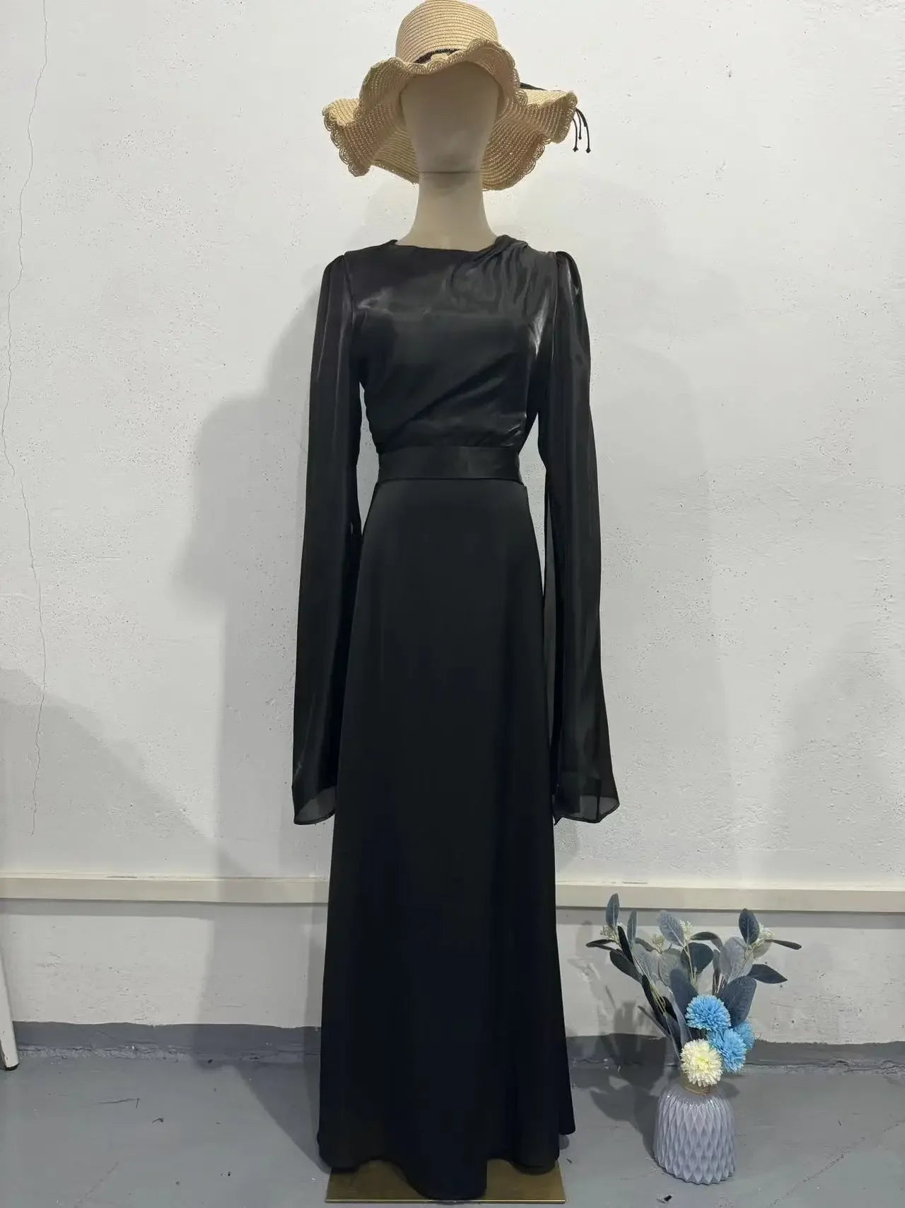 English
Satin Women’s Party Dress, Slim Jalabiya, Dubai-Style Abaya and Kaftan for Ramadan, Eid, and Summer Occasions (2025)
Kurdish (Kurmanji)
Kincê Jinan ê Satenî yê Cejn û Şevan, Jalabiyeya Slim, Abaya û Kaftana b