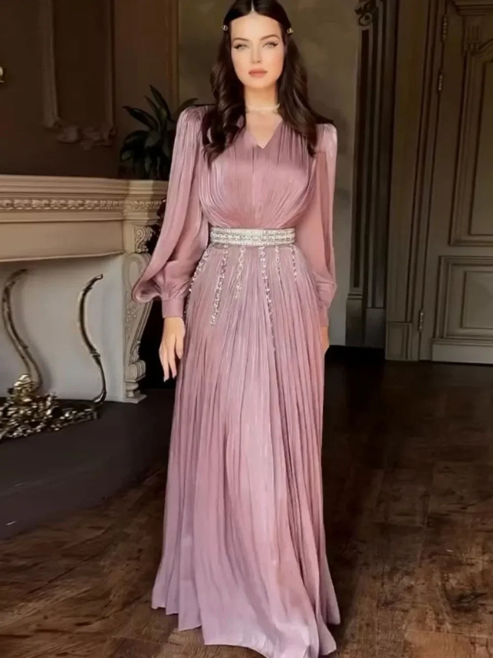 EnglishEid Muslim Women’s Party Abaya – Silky Long Kaftan Dress with Belt (2025)Kurdish (Kurmanji)Abaya ya Şevê ya Jinên Misilman ji bo Eydê – Kincê Dirêj ê Nerm bi Kemer, bi Şêwaza Kaftanê (2025)Kurdish (Sora