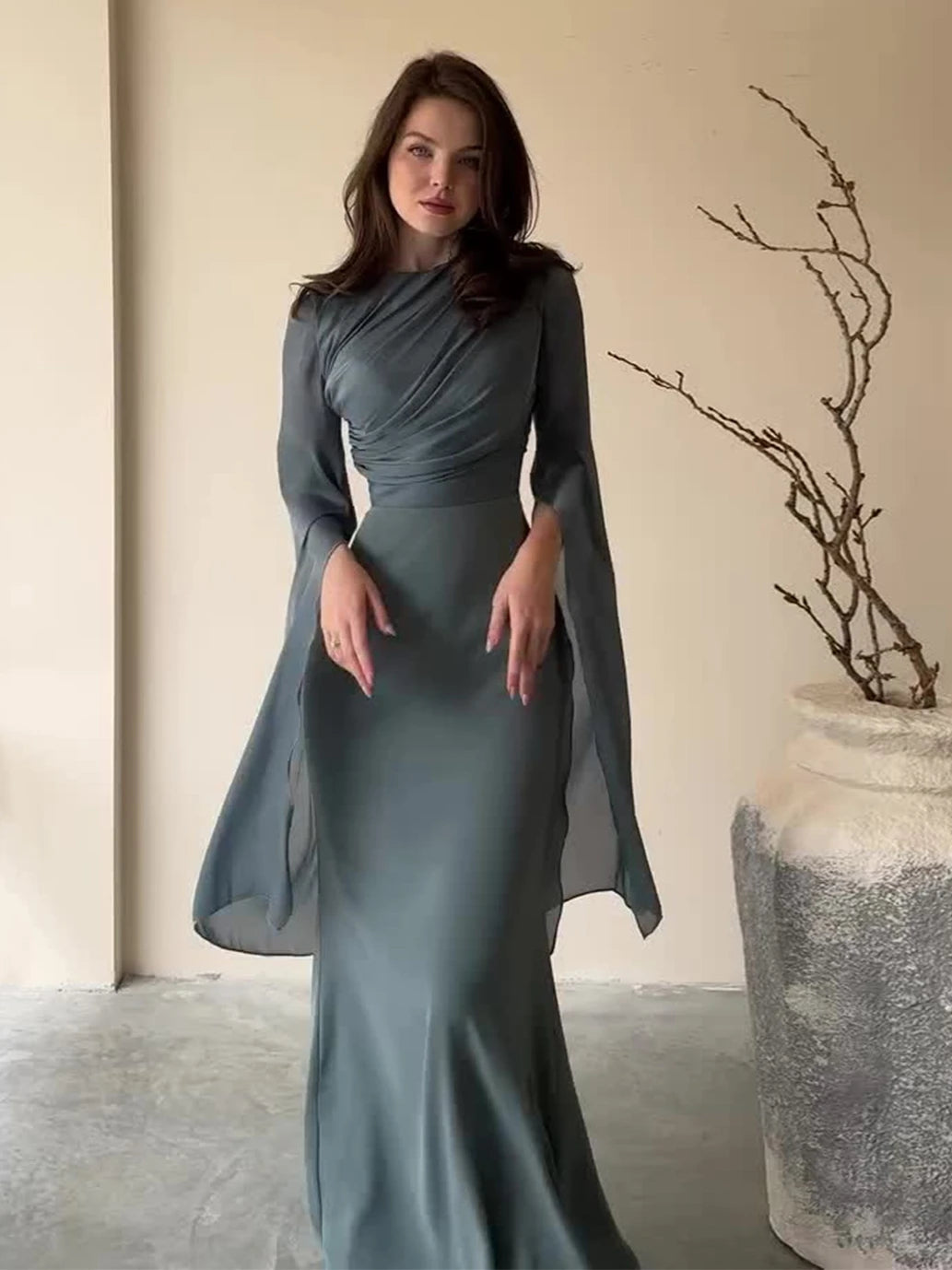 English
Satin Women’s Party Dress, Slim Jalabiya, Dubai-Style Abaya and Kaftan for Ramadan, Eid, and Summer Occasions (2025)
Kurdish (Kurmanji)
Kincê Jinan ê Satenî yê Cejn û Şevan, Jalabiyeya Slim, Abaya û Kaftana b