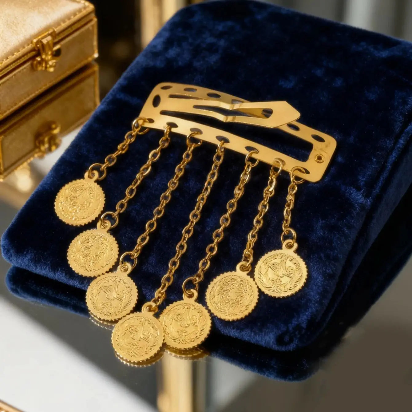 English (shortened)
Gold-Plated Turkish Coin Tassel Hair Clips – Kurdish Bridal Jewelry
Kurdish (Kurmanji)
Klipên Porê bi Sîkka Tirkî û Pûskên Zêr Pêlkirî – Zêrîna Bûkê Kurd
Kurdish (Sorani)
کلیپی قژ