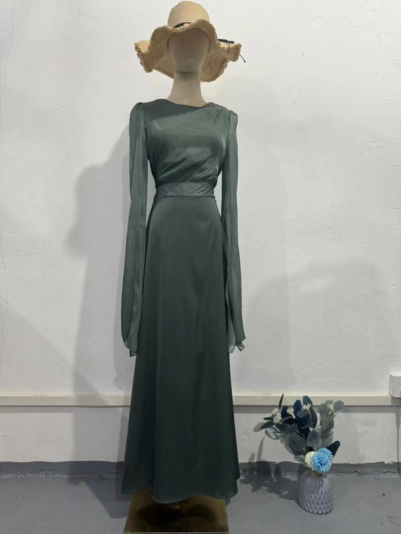 English
Satin Women’s Party Dress, Slim Jalabiya, Dubai-Style Abaya and Kaftan for Ramadan, Eid, and Summer Occasions (2025)
Kurdish (Kurmanji)
Kincê Jinan ê Satenî yê Cejn û Şevan, Jalabiyeya Slim, Abaya û Kaftana b